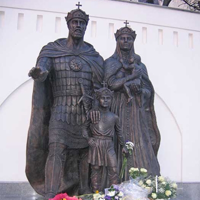 Памятник   Евфросинии Московской и   Димитрию Донскому