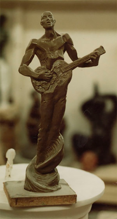 Гитарист  скульптура