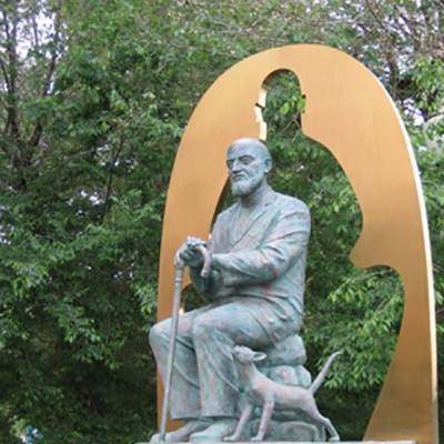 Скульптура Философ  в парке Орбита  г. Кемерово
