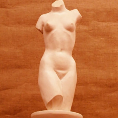 Женский торс  скульптура