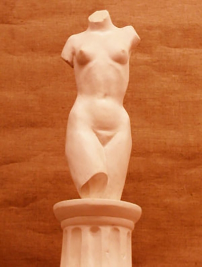 Женский торс  скульптура
